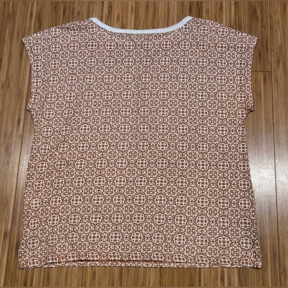 NWOT Liz Claiborne Brown Patterned Top - Picture 6 of 7